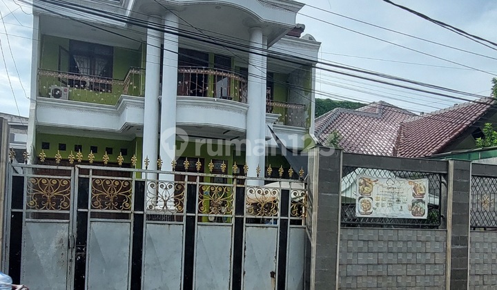Nice House. 2 Floors on Guru Muhiyin Street, Lenteng Agung. Close to KRL Station. 2