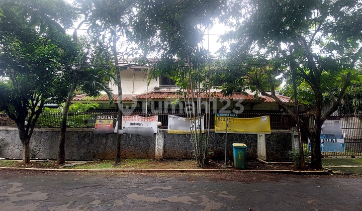 Rumah Tua Di Simprug Golf Iv, Kebayoran Lama. Dkt Senayan City