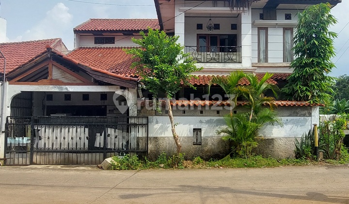 Old 2-Story House in Griya Kencana Complex, East Merdeka Street, Sukmajaya. Close to Juanda Street. 2