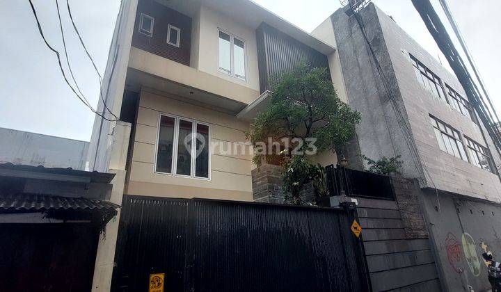 Rumah Mewah 3 Lantai Di Jl Radio Dalam Raya, Gandaria Utara, Kebayoran Baru. Dkt Ke Pondok Indah 1