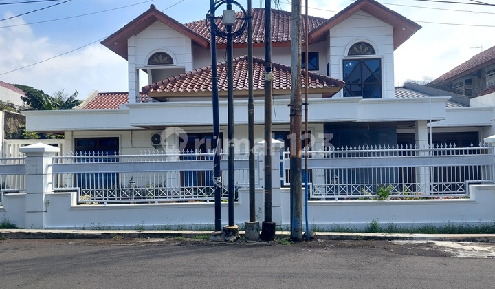 Apik 2-Story House on Jl Kayu Putih, Pulogadung. Close to Kelapa Gading & Rawamangun.