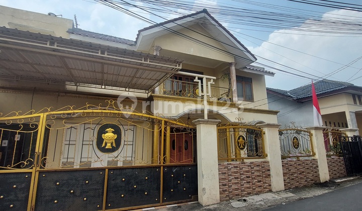 Rumah 2 Lantai Bonus Kontrakan 4 Pintu di Jl Dewa Ujung, Ciracas