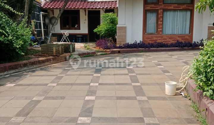 Charming House on Tileng Street, Setu, Cilangkap. Close to Outer Ring Road. 2