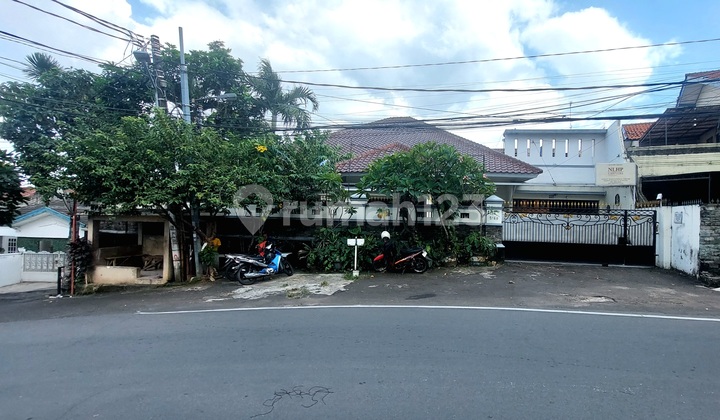 Affordable 1-Story House on Jl Gudang Peluru Selatan, Tebet. Close to Jl Otista. 2