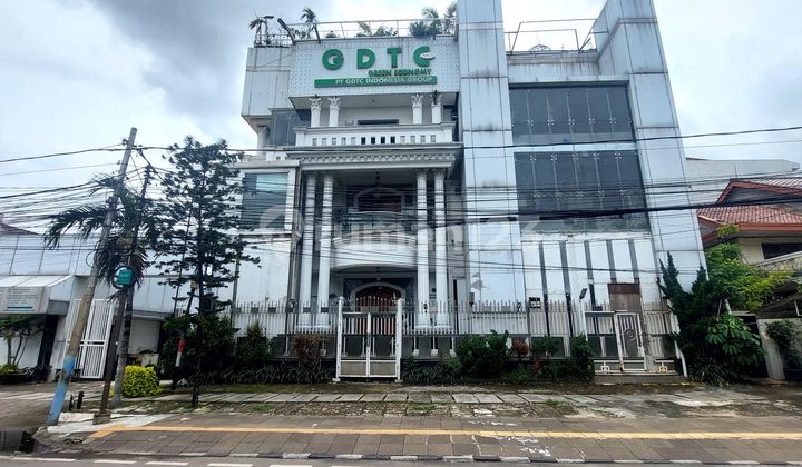 Gedung 3 Lantai di Cempaka Putih Barat. Dkt ke Percetakan Negara & Pramuka