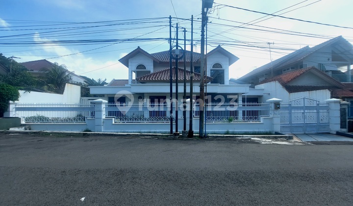 Apik 2-Story House on Jl Kayu Putih, Pulogadung. Close to Kelapa Gading & Rawamangun. 2