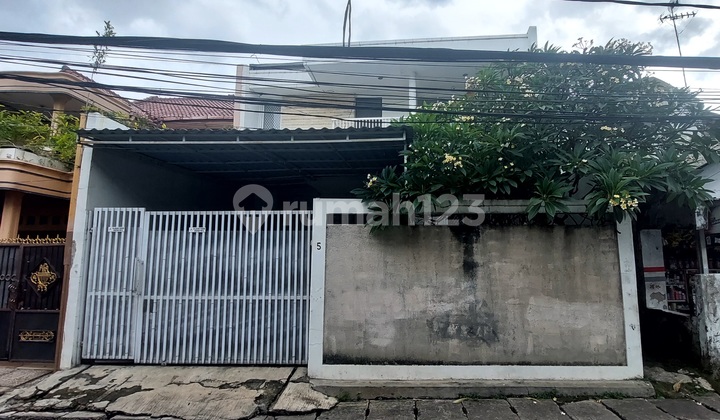 Affordable & Neat House in South Manggarai, Tebet. Close to Casablanca Main Road. Affordable & Neat House in South Manggarai, Tebet. Close to Casablanca Main Road.