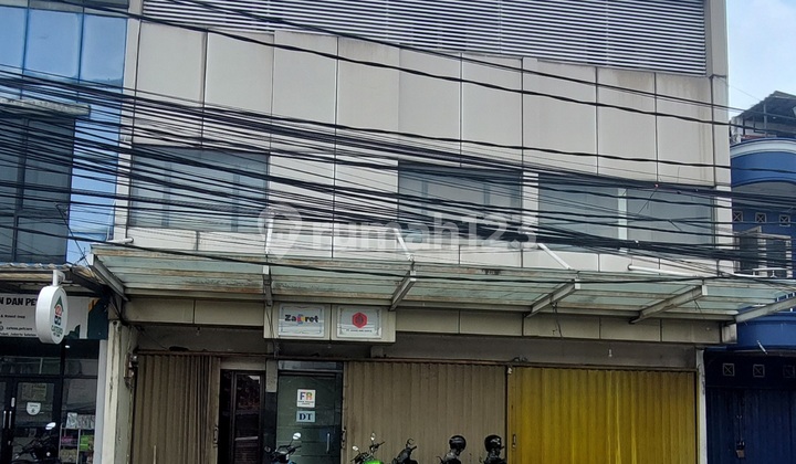 Cheap 3-Story Shophouse on Jl Bukit Duri Tanjakan, Tebet. Close to Kampung Melayu. Cheap 3-Story Shophouse on Jl Bukit Duri Tanjakan, Tebet. Close to Kampung Melayu.