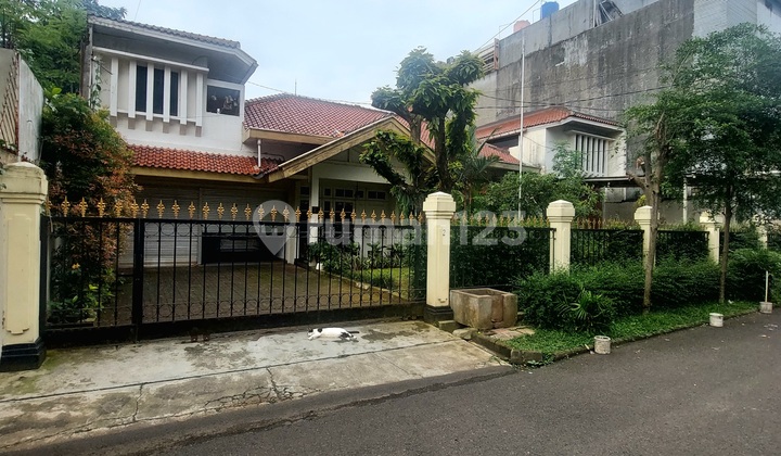 Rumah Asri Bonus Kostan di Jl Karyawan, Kebayoran Lama. Dkt Jl Ciputat Raya 2
