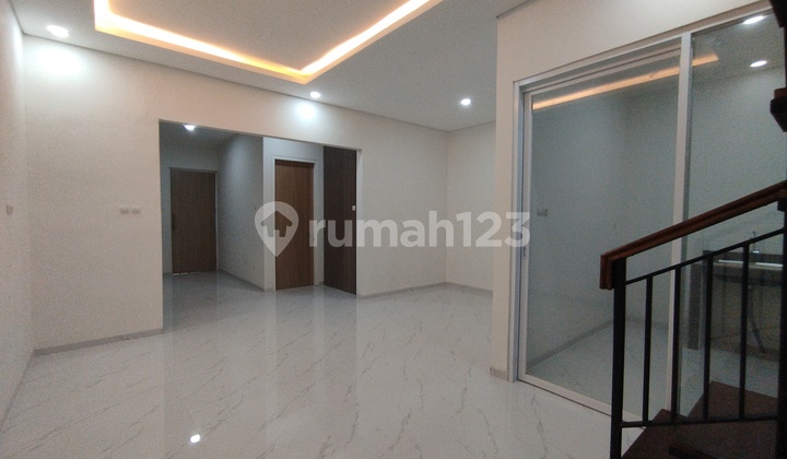 Rumah Cluster BRAND NEW Hadap Taman Full Renov Siap Huni 4 KT & 3 KM di serpong 