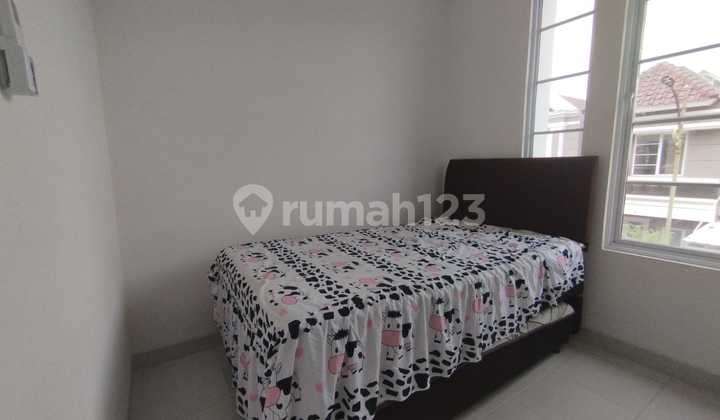 Compact Furnished House, Bed and AC Ready to Live In, Suitable for Students, Young Couples in Gading Serpong