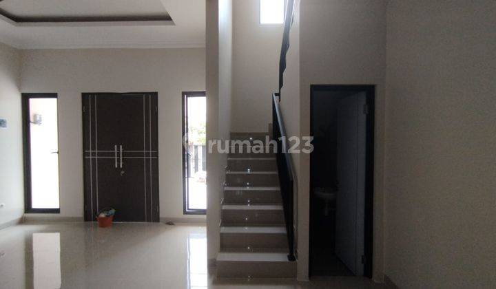 Dijual Rumah Keluarga Modern 4KT Dan 3 Km Lokasi Keren Lgs Huni di Regensi Serpong 1