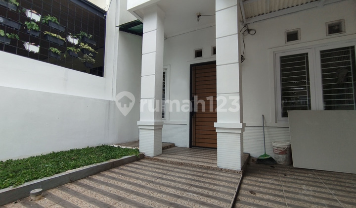 Paling Hemat Rumah 2 Lantai Full Renovi Siap Huni 3+1 Kamar Hadap Taman di Melati Mas Serpong 2