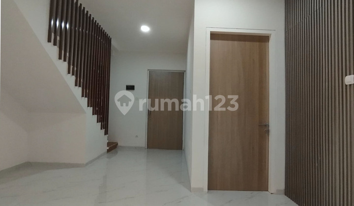 Rumah Keluarga BRAND NEW 4+1 KT dan 3 KM langsung Huni terletak di Graha Raya Serpong  2