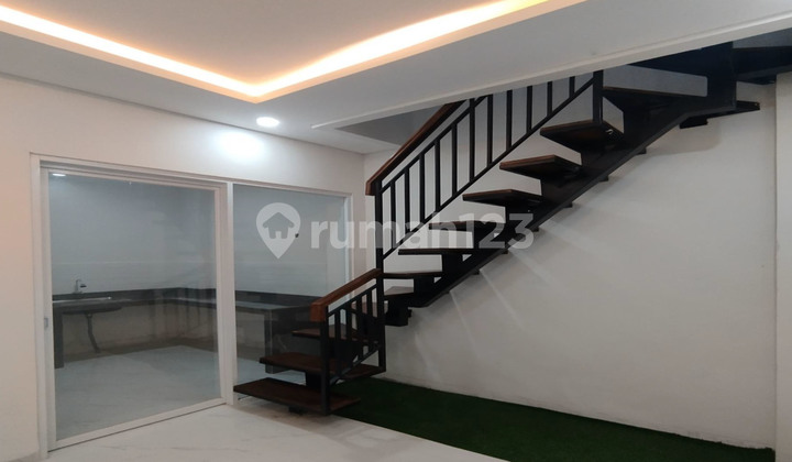 Rumah Keluarga BRAND NEW 4+1 KT dan 3 KM langsung Huni terletak di Graha Raya Serpong  1