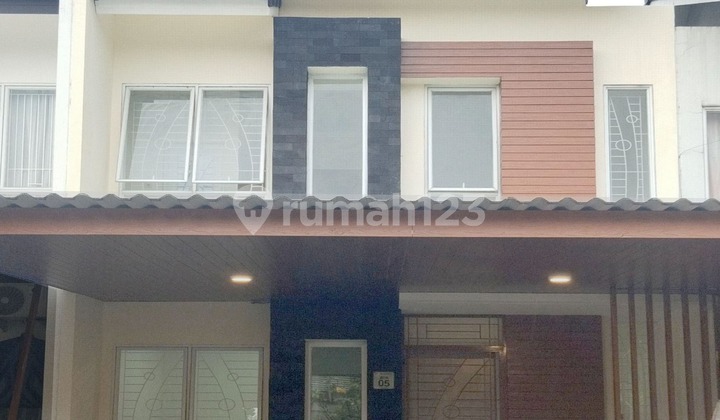 BRAND NEW Family Home 4+1 Bedrooms facing garden in Graha Raya Serpong Cluster 2