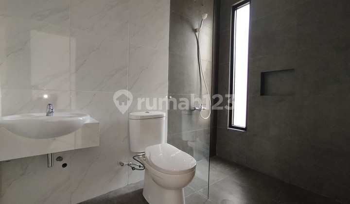 New 2-story house - Luxury design with 3+1 bedrooms and 3 bathrooms in Graha Raya, Serpong, Tangerang. 2