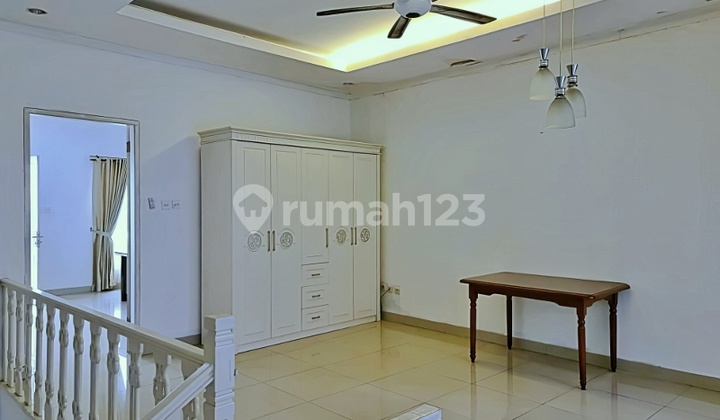 Rumah Di Setiabudi,view Dibalcony Keren,turun Harga,jalan Lega 2