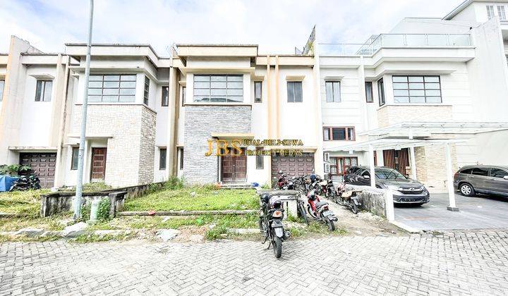 Dijual Villa Komplek River View Polonia Jalan Adi Sucipto 1