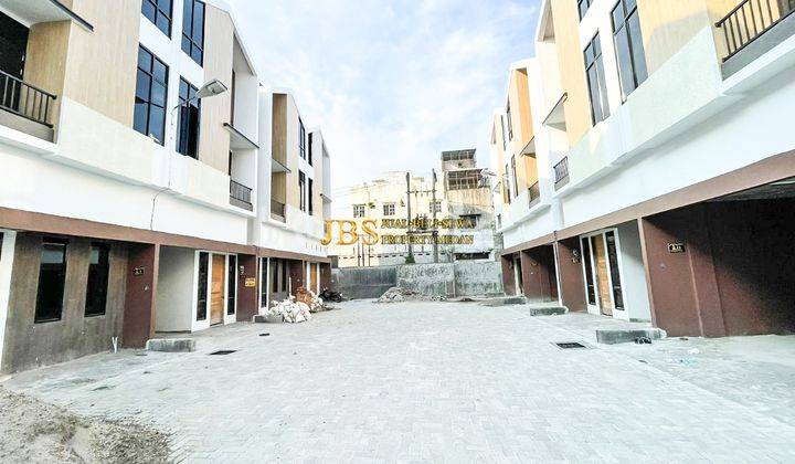 Dijual Villa Komplek Cemara Ville Jalan Lorong 2 Timur 2