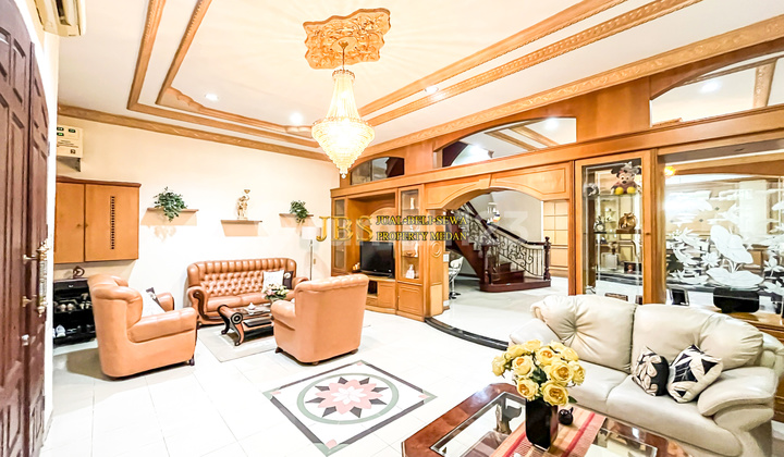 For Sale Fully Furnished Villa in Merbau Mas Complex, Merbau Street