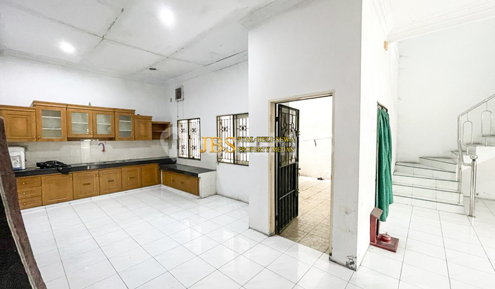 For Rent: 2-Story Villa, Move-In Ready, Cemara Hijau Complex. For Rent: 2-Story Villa, Move-In Ready, Cemara Hijau Complex.