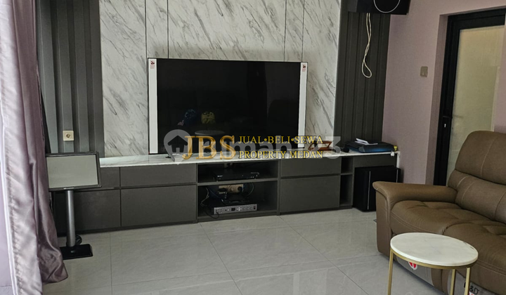 Rumah 3,5 Tingkat di Komplek Givency One Type Channel 2