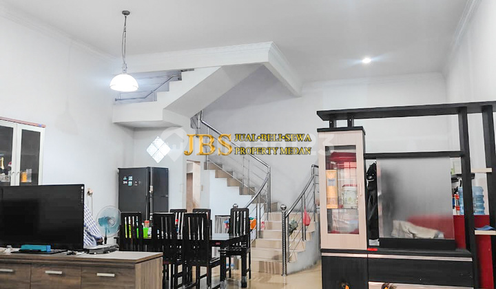 Dijual Rumah 2,5 Tingkat di Komplek Cemara Asri Jalan Kiwi