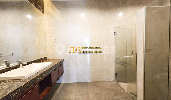 Dijual Rumah 3 Tingkat di Komplek Padang Golf Mansion 2