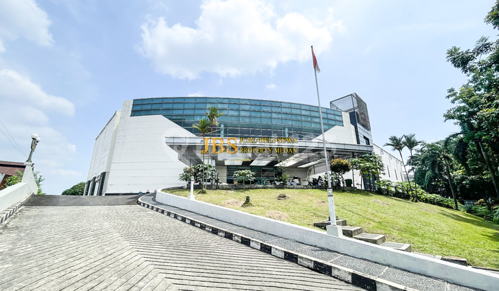 For Sale: Dormitory Road Building For Sale: Dormitory Road Building