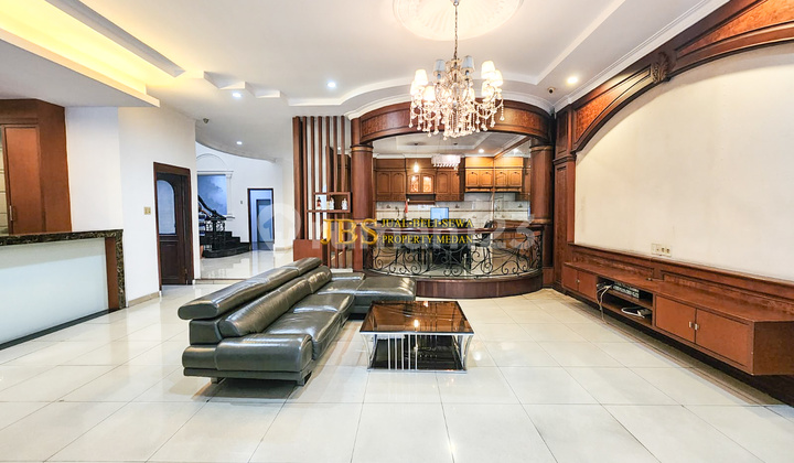 Dijual Rumah 3 Tingkat di Komplek Padang Golf Mansion