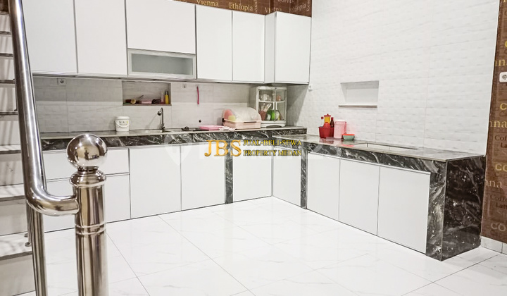 Dijual Villa 2,5 Tingkat Siap Huni Komplek Cemara Asri Jalan Mangga 2