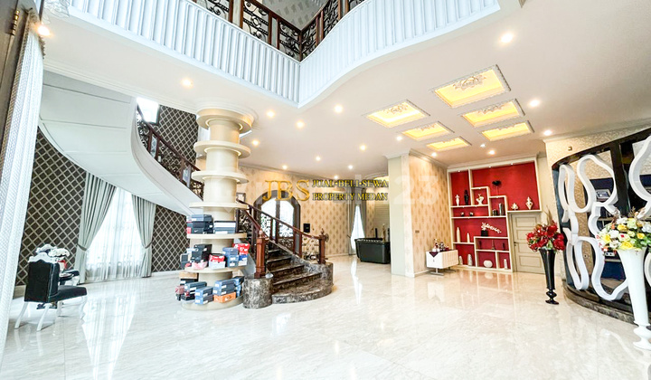 Dijual Villa Hook 2,5 Tingkat Kondisi Siap Huni Komplek Cemara Asri