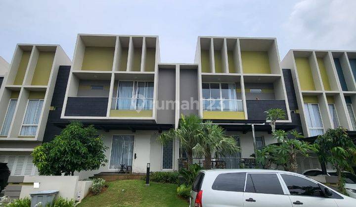 Rumah Mewah Tepi Danau Siap Huni di Cluster Mozart 2