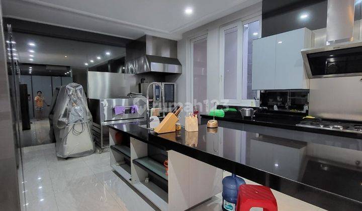 Rumah Mewah Full Furnish di Lokasi Terbaik Alam Sutera 11