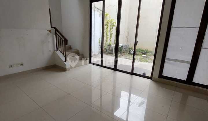 Rumah Rapi Siap Huni Hadap Taman di The Eminent Cluster Ilustria 2