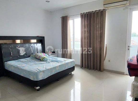 Rumah 3 Lantai Semi Furnished, Siap Huni di Alam Sutera 2