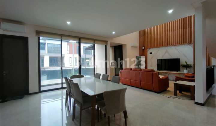 Rumah Mewah 3 Lantai Full Furnished di The Zora, Private Lift, Siap Huni