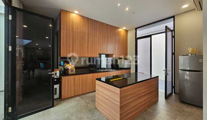 Lake Direct View House, 2 Floors + Rooftop in Scarlet Gading Serpong 2