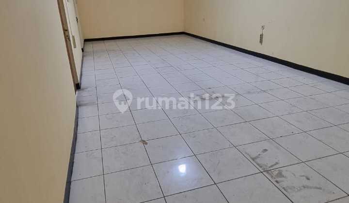 Multi-Purpose Building in Karawaci Tangerang, Location at the Side of the Main Road