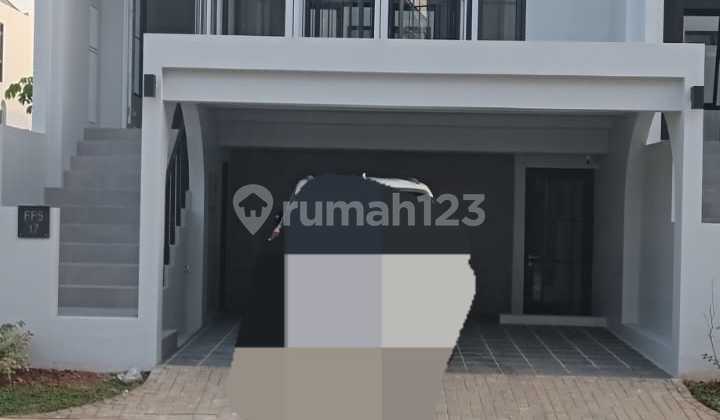 Cluster Aether, Hook Position, 3 Floors, Move-In Ready