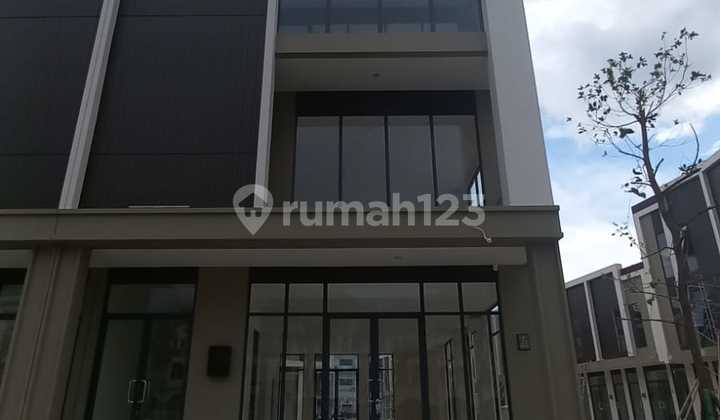 Verona Junction Studio Loft 4 Lantai, Posisi Hook, Type Terbesar