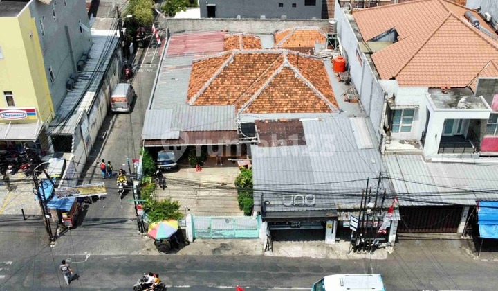 House with Strategic Location in South Jakarta, Corner Position, Facing North House with Strategic Location in South Jakarta, Corner Position, Facing North