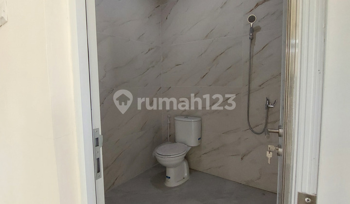 Rumah Posisi Hook Siap Huni, Full Renovasi di Sektor 1G Gading Serpong 2