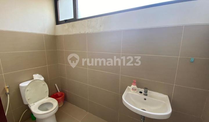 Ready-to-Occupy House in Alam Sutera 16x30, South Facing, Master Type. 2