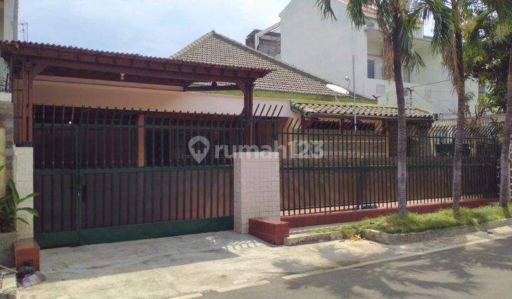 Dijual Rumah Klasik, Siap Huni, Rapih Terawat 1