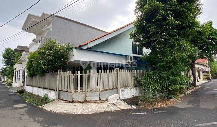 Dijual Rumah di Kompleks Elite Pulo Asem Utara Posisi Huk 1