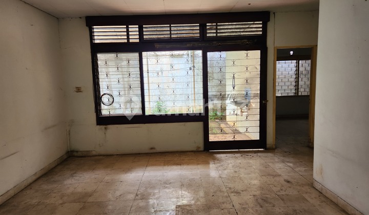 Old House for Sale, Suitable for Reconstruction 2