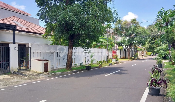 Dijual Rumah Lama Seluas 359M2 di Cempaka Putuh Barat 2