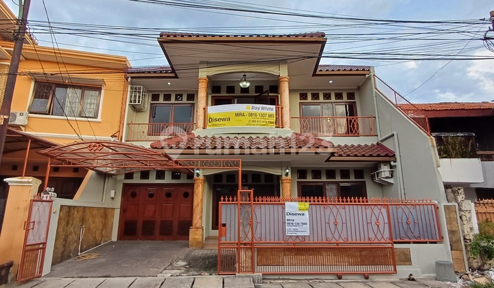 DISEWA Rumah Megah, 5 Kamar Tidur, Siap Huni